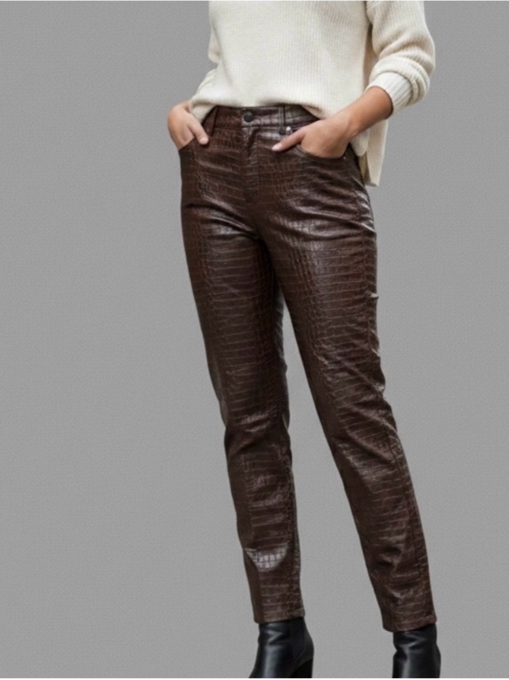 Dynamite Chocolate Brown
Croc Embossed Faux Leather
Tapered Pants Size 00